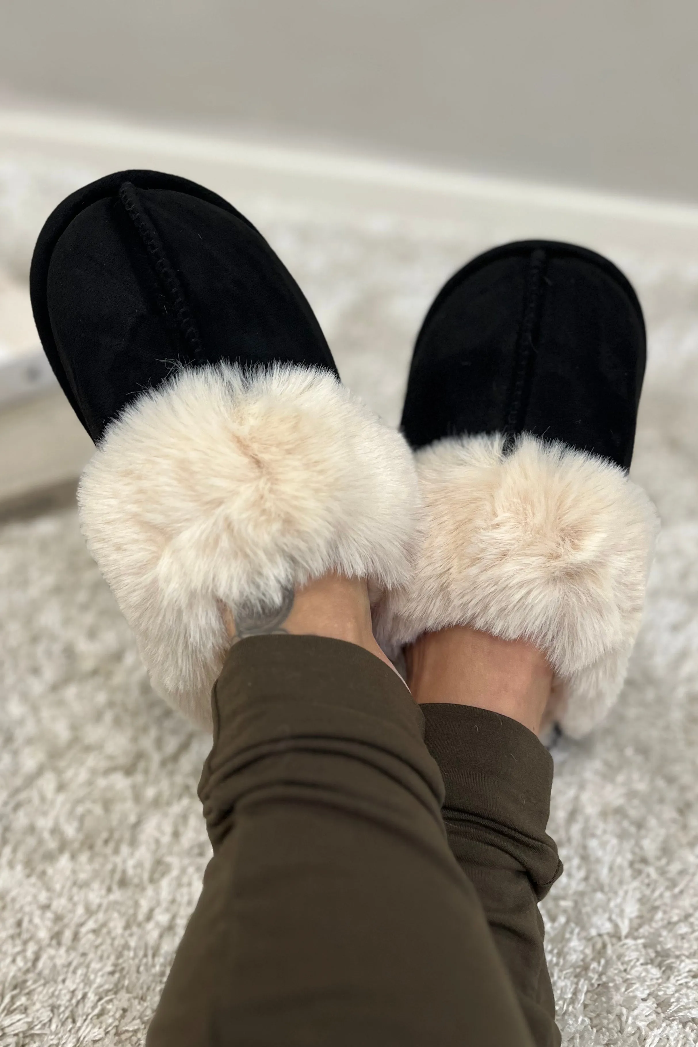 Alice Lee Slippers | Black | Sutsko fra Avery