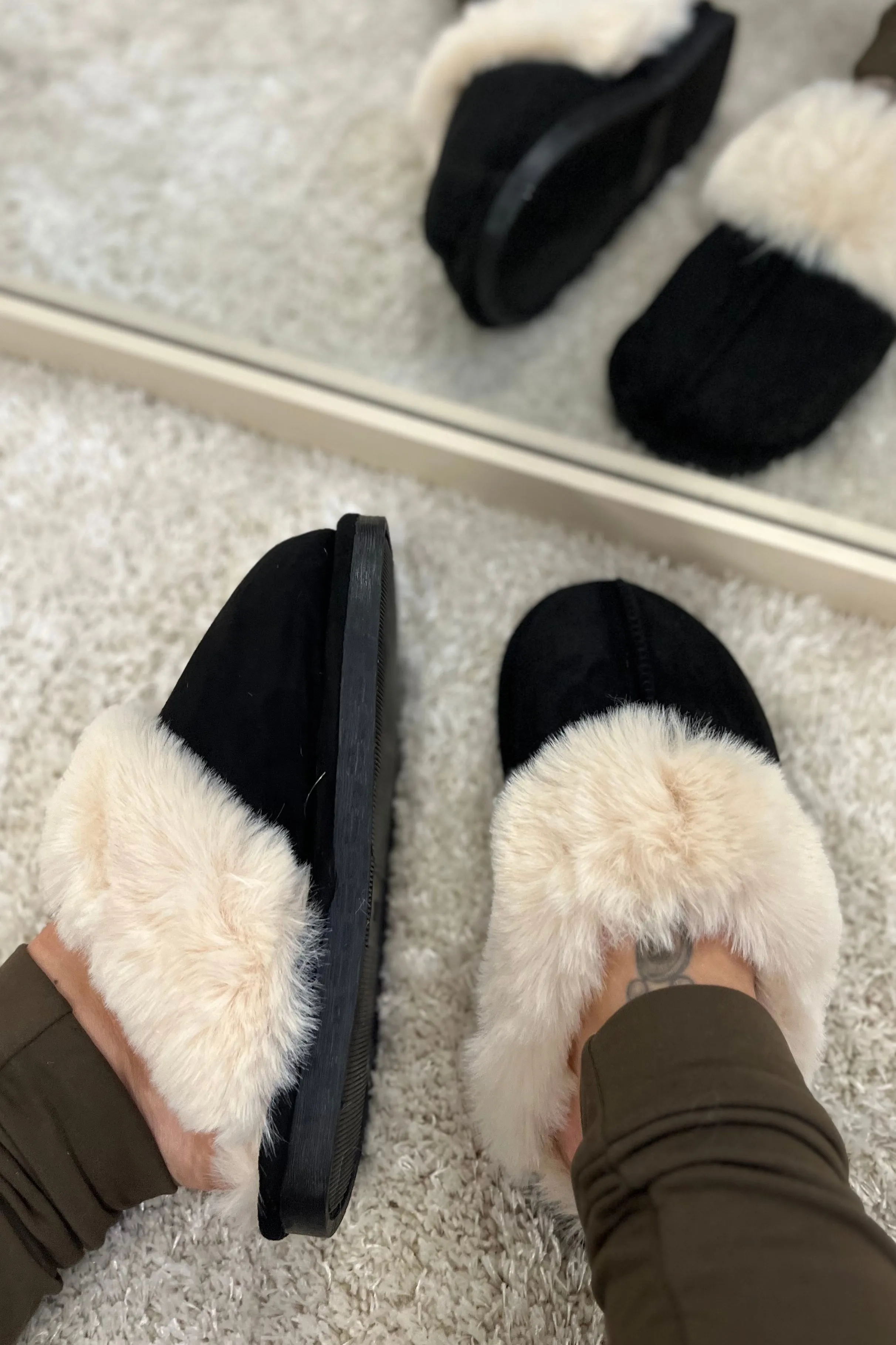 Alice Lee Slippers | Black | Sutsko fra Avery