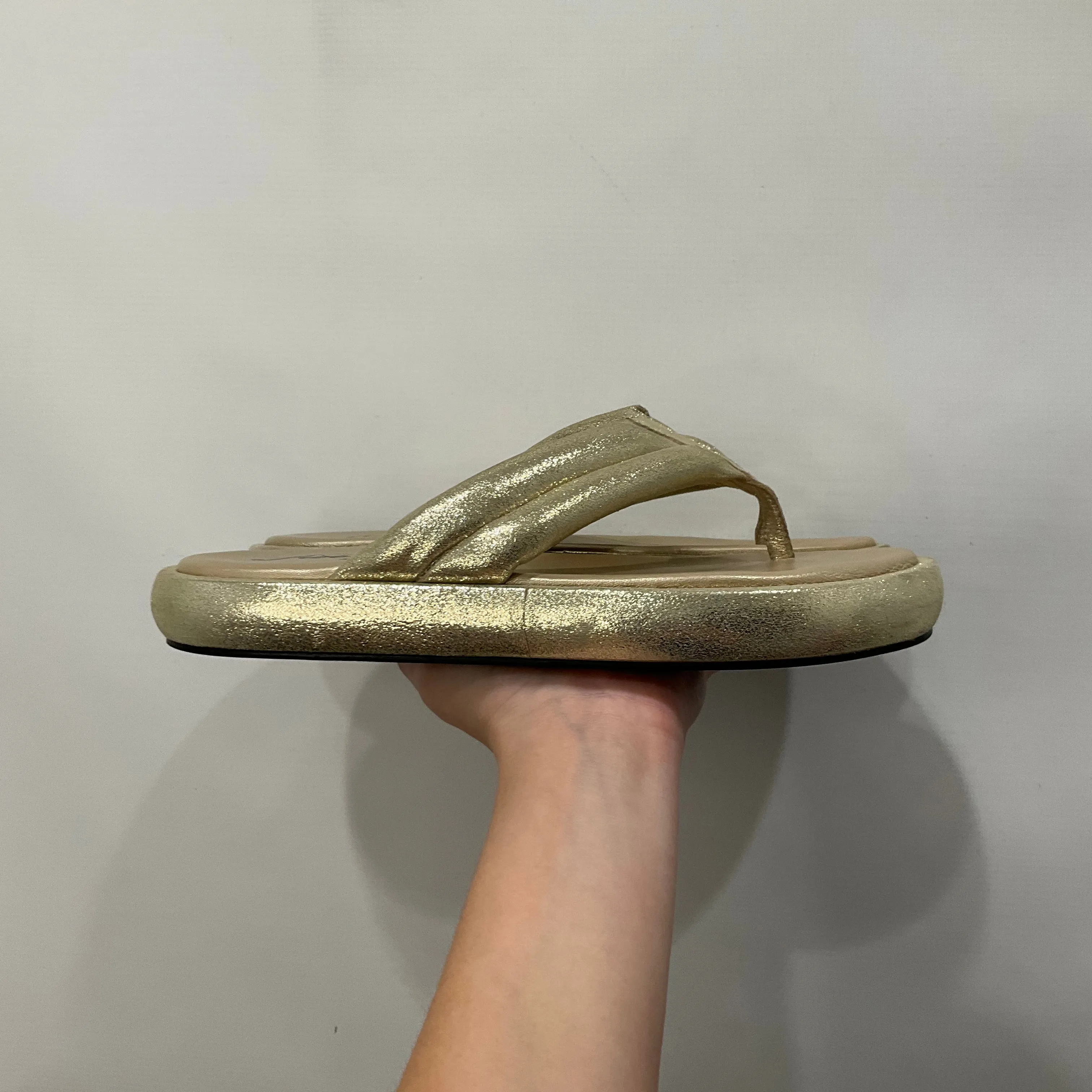 Gold Sandals Flats Free People, Size 8.5