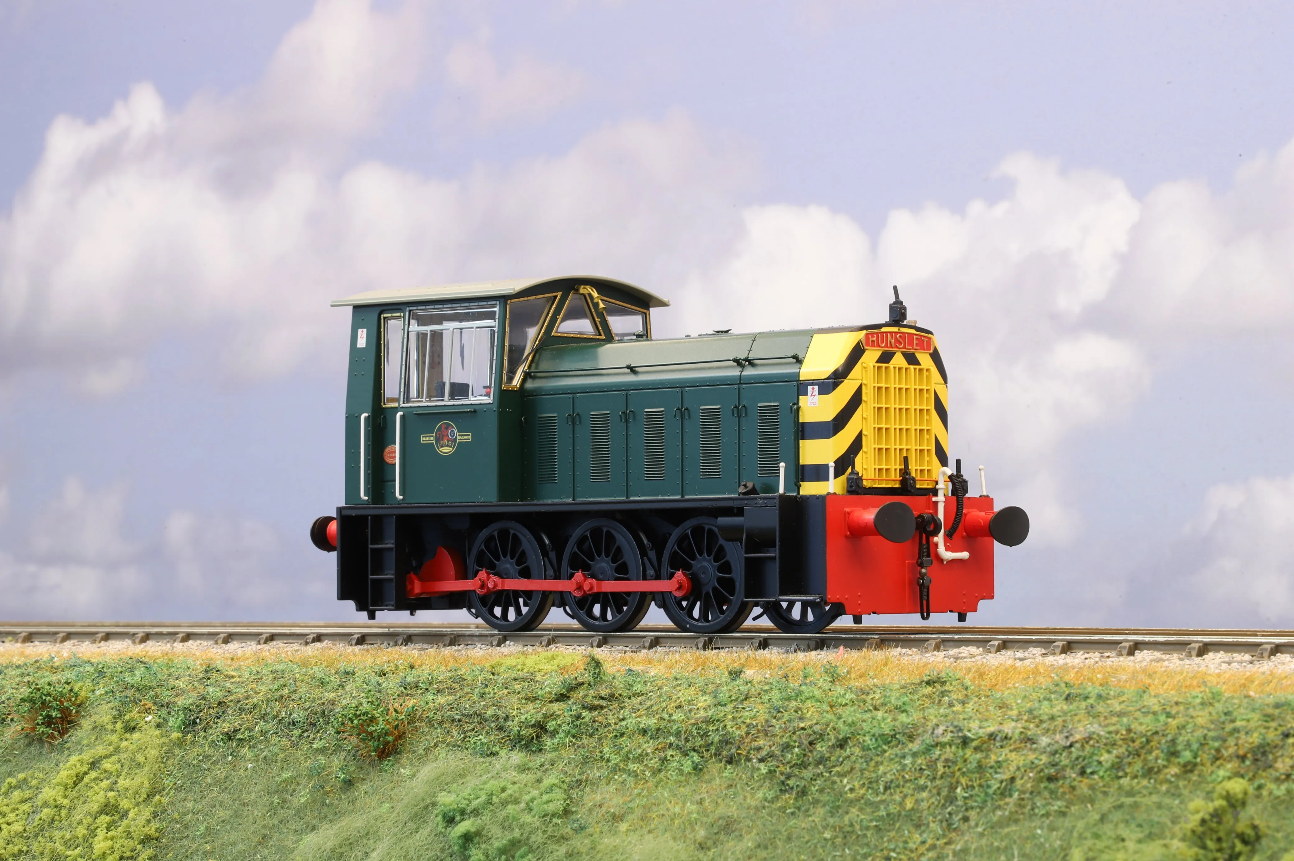 Heljan Finescale O Gauge Class 05 Diesel Shunter BR Green with Wasp Stripes Unnumbered